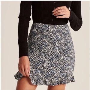 Abercrombie & Fitch Black and White Floral Pencil Skirt